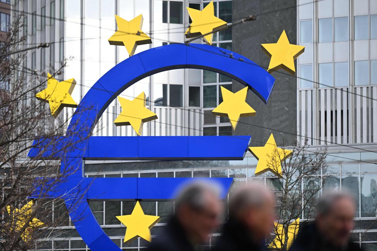 The European Central Bank keeps its key interest rate at 4.5 percent