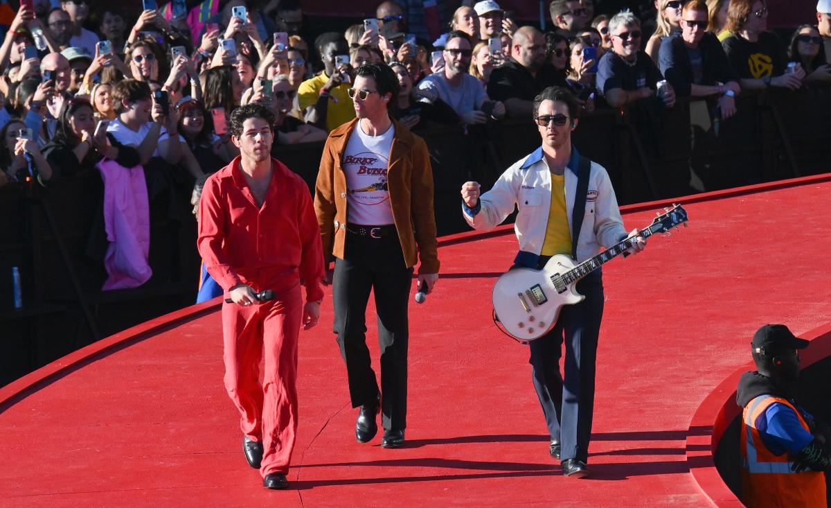 Fans are angry: Jonas Brothers postpones tour