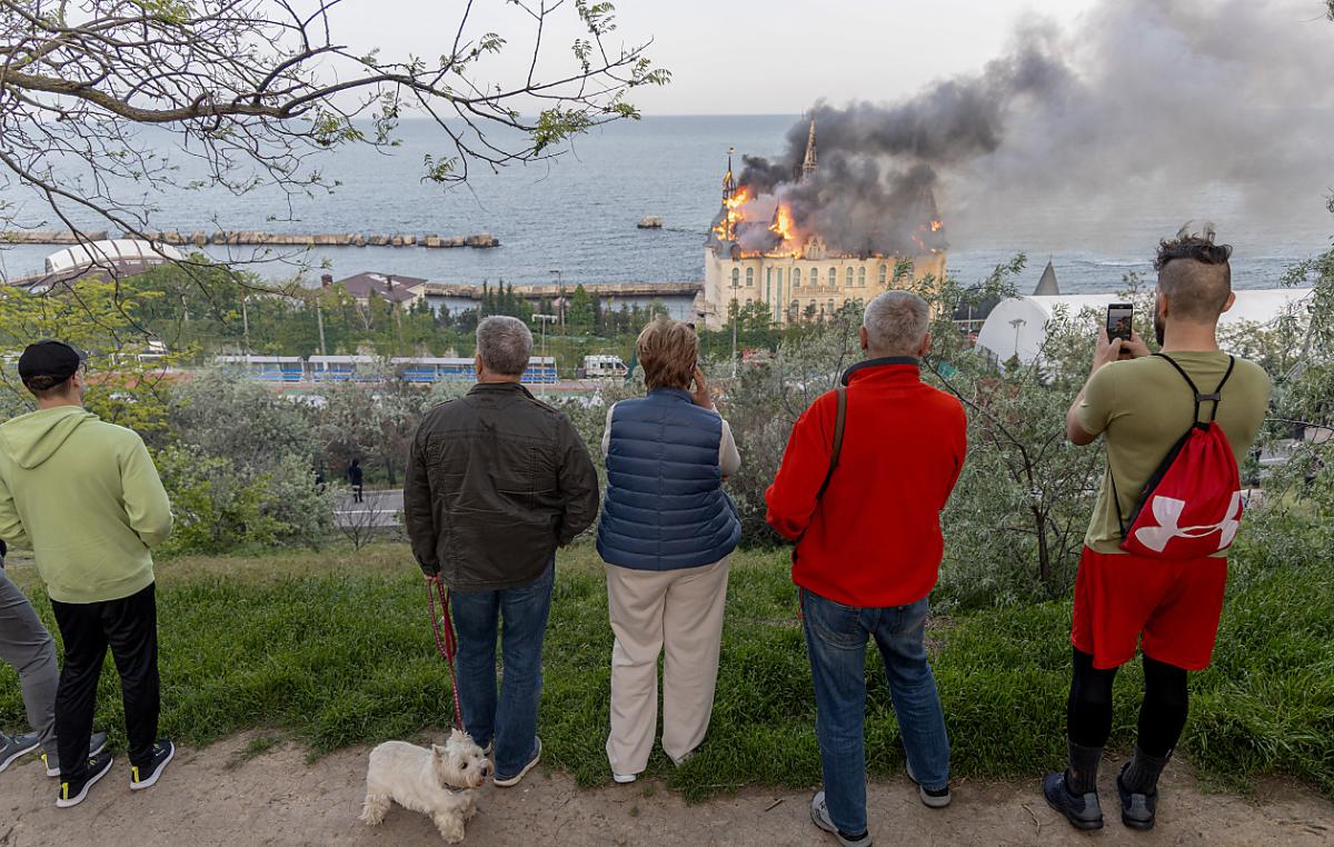 Several injured in a major fire in the port of Odessa