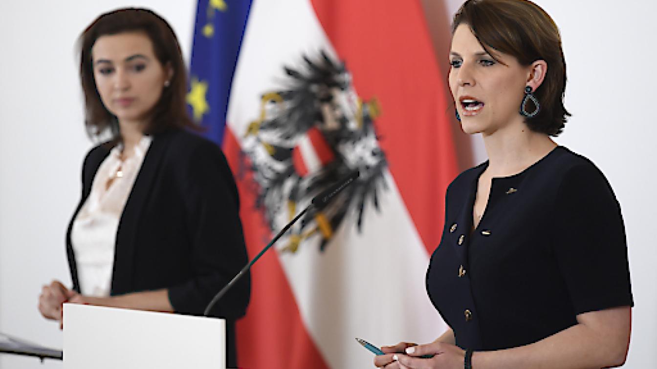 Justizministerin Alma Zadic (l./Grüne) und Verfassungsministerin Karoline Edtstadler (ÖVP).