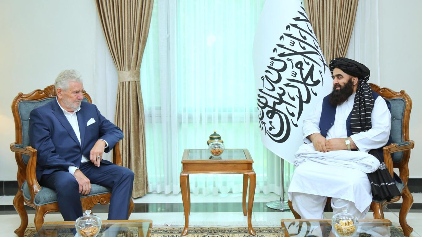 Andreas Mölzer mit dem Taliban-Außenminister