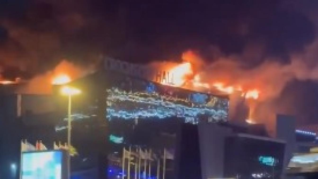 Schützen eröffnen Feuer in Moskauer Konzerthalle