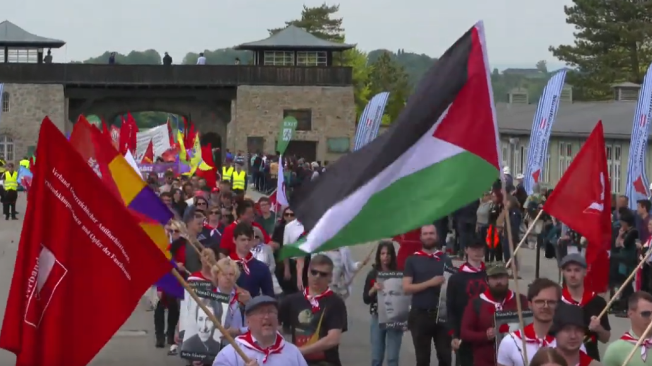 Palästina-Flagge bei Mauthausen-Gedenkfeier