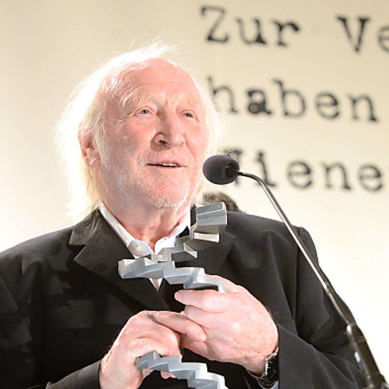 Verleihung "Österreichischer Filmpreis 2013" am Mittwoch, 23. Jänner 2013, im Wiener Rathaus. Im Bild: Schauspieler Karl Merkatz ("Bester männlicher Darsteller") während der Preisverleihung.