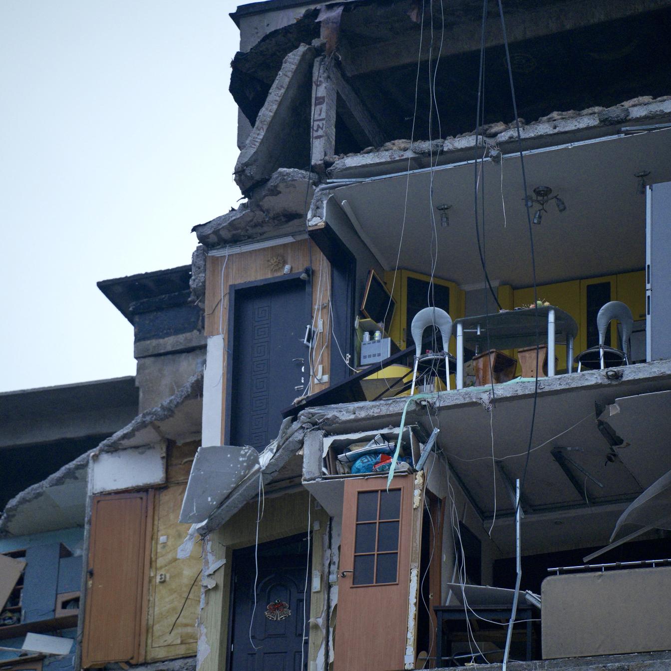 Zerstörtes Haus nach Raketenangriff in der Ukraine