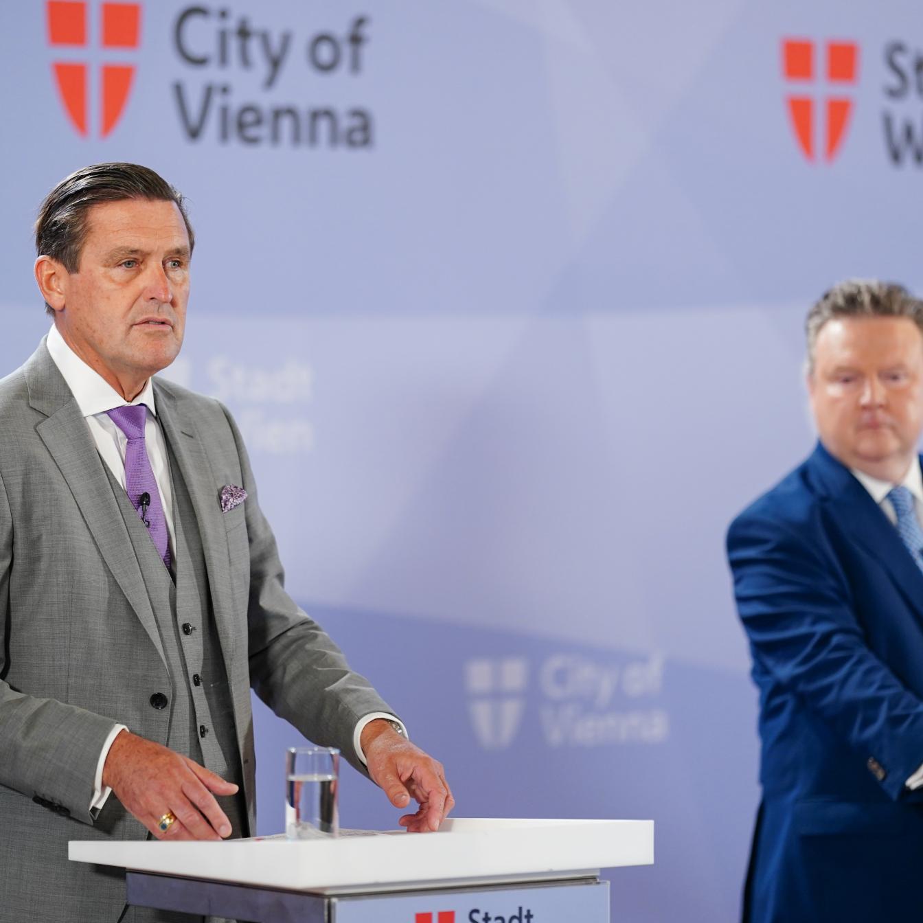Finanzstadtrat Peter Hanke (l./SPÖ) und Bürgermeister Michael Ludwig (SPÖ)