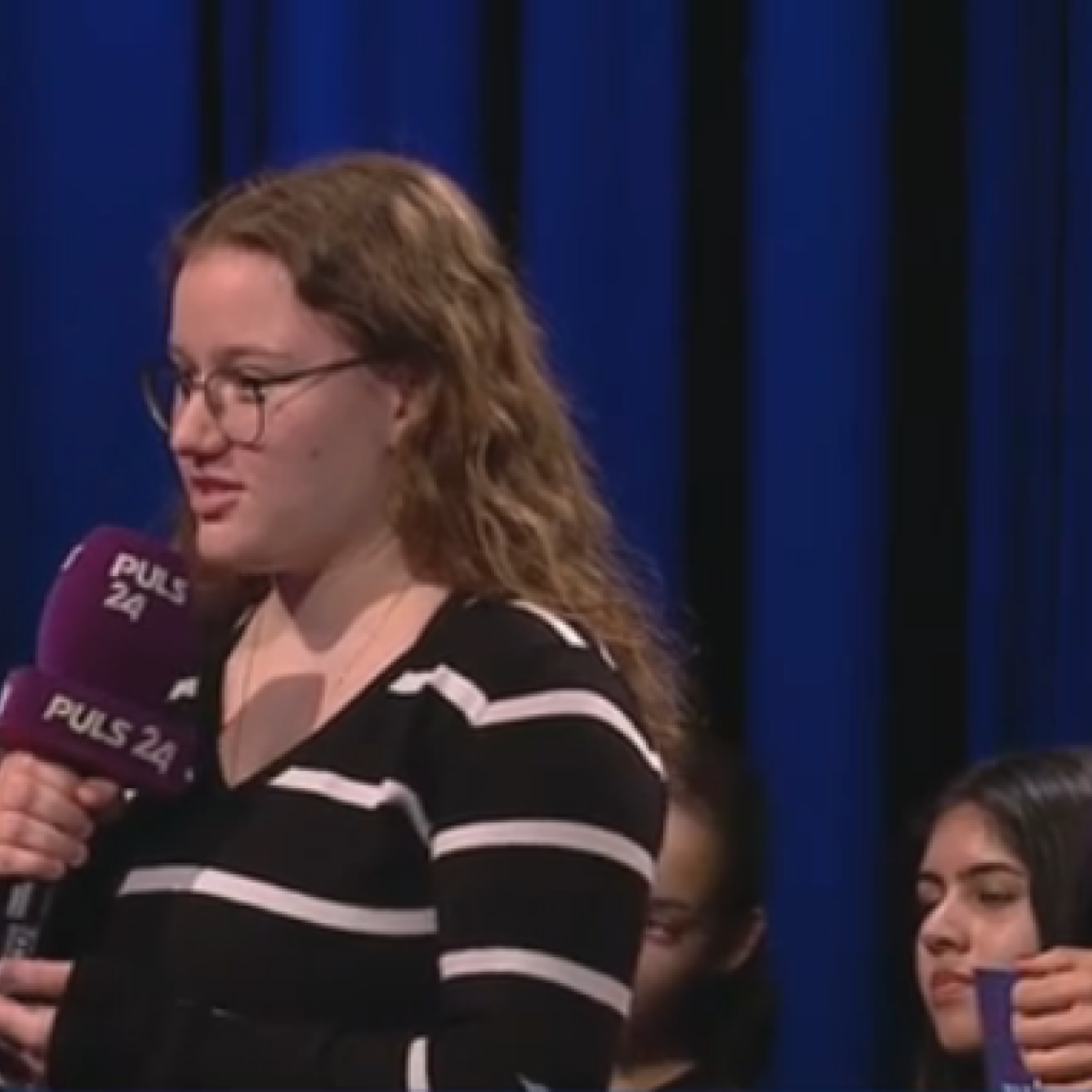 Eine Wiener Schülerin stellt bei "Pro und Contra" eine Frage an Gottfried Waldhäusl