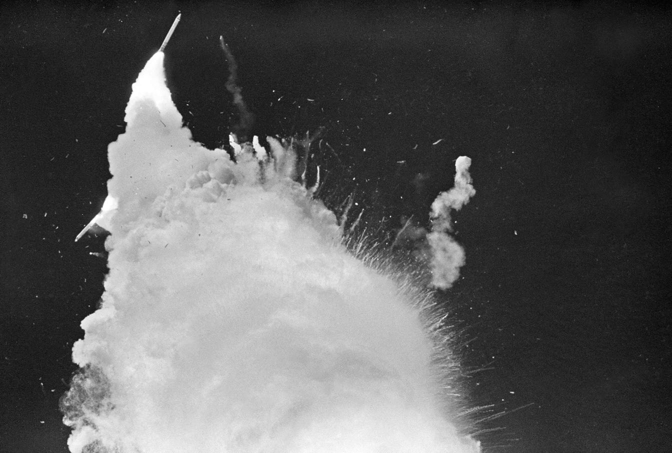 SPACE SHUTTLE CHALLENGER Explosion