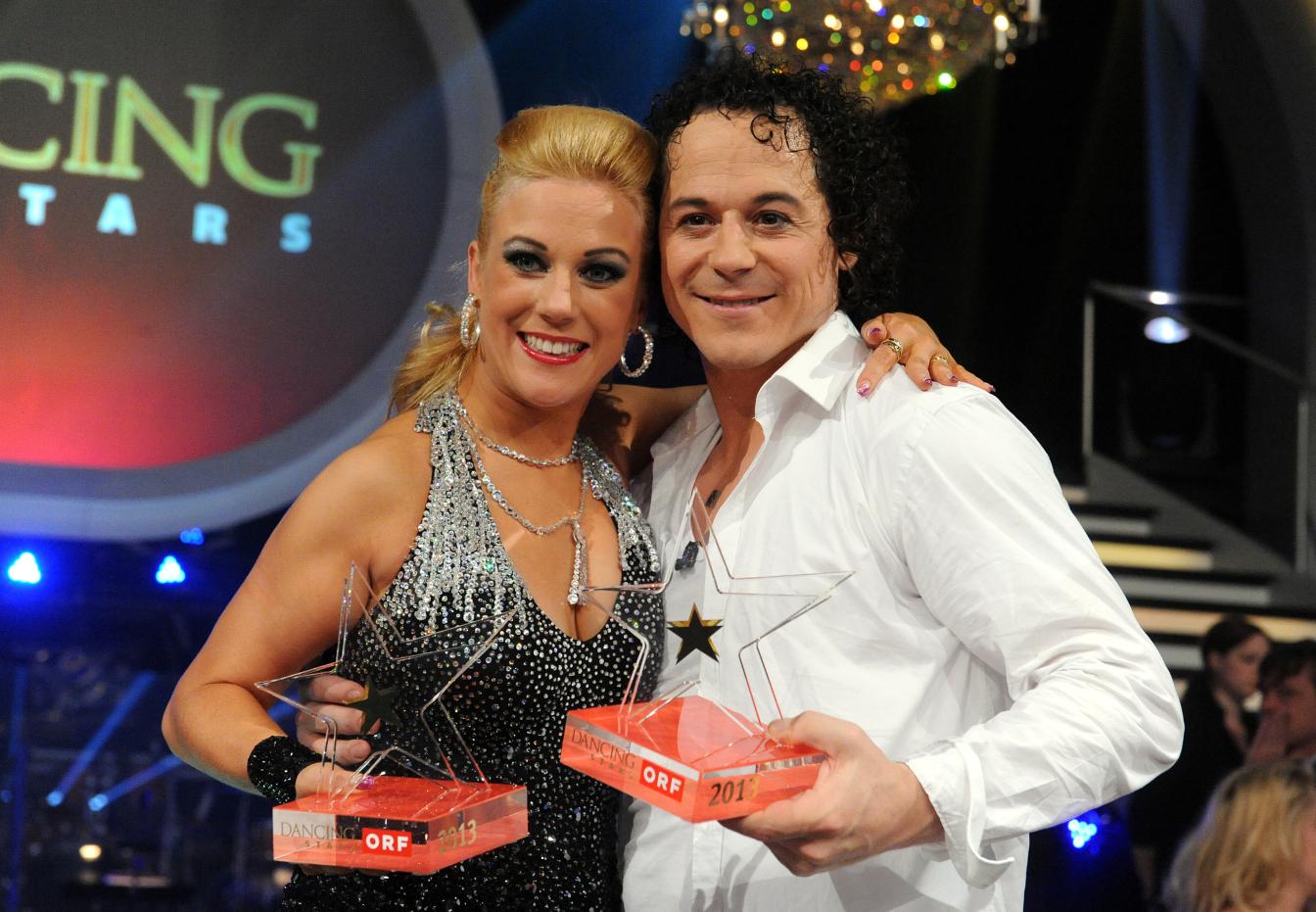 Manuela Stöckl mit Tanzpartner Rainer Schönfelder nach dem Finale von "Dancing Stars"