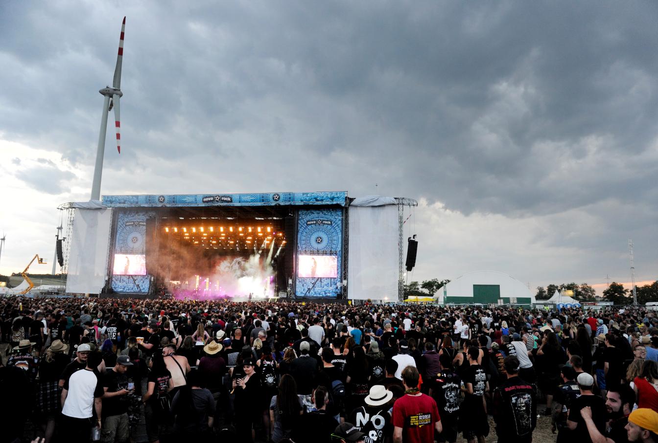 Bewölkter Himmel über dem Nova Rock Festival 2017